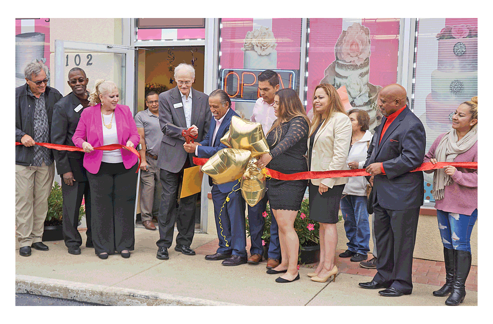 Cinco de Mayo bakery opens second store in Aurora