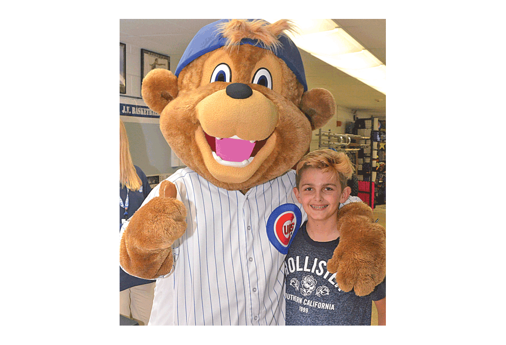 Chicago Cubs mascot Clark visits Falltober Food Fest in Lisle – The Voice