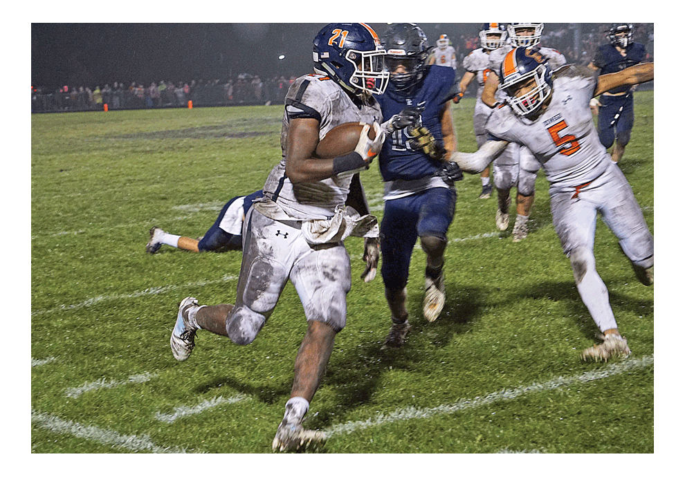 Oswego High School remains undefeated in Crosstown Football