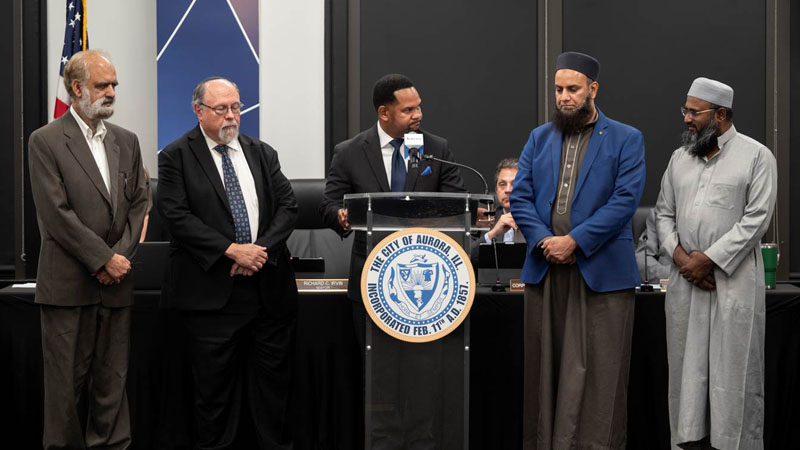 Mayor Richard Irvin is joined by Jewish and Muslim leaders in Aurora on the one-month anniversary of the war in Israel and Palestine