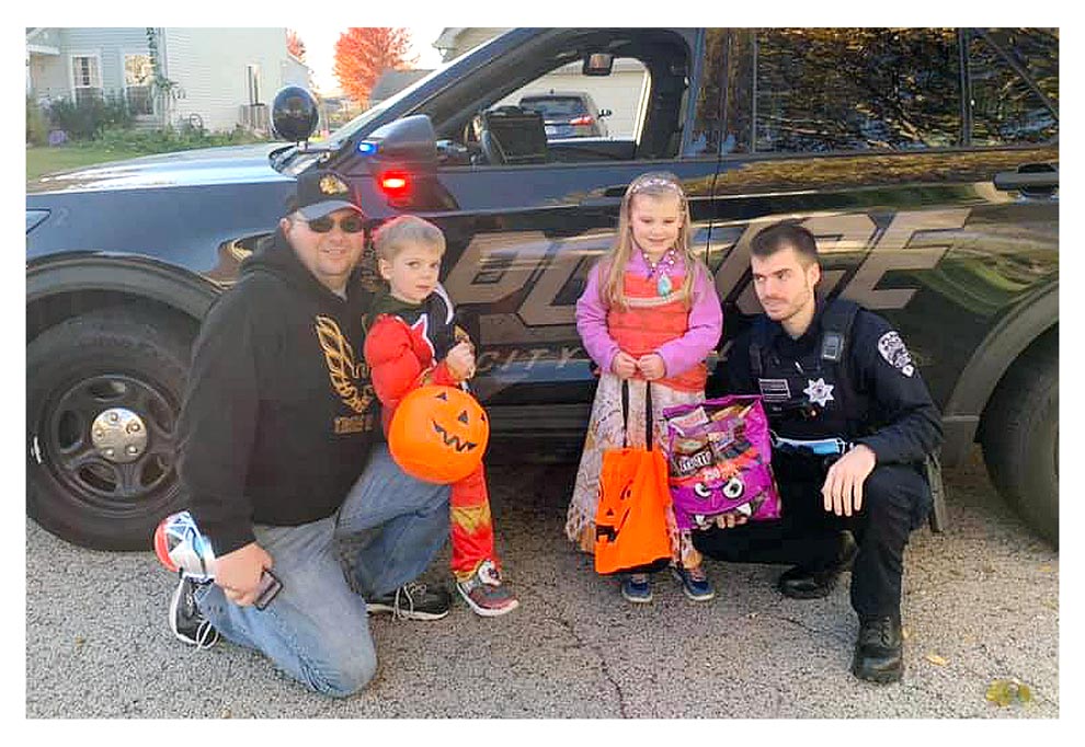 Plano Police Officer Help Community Celebrate Halloween The Voice