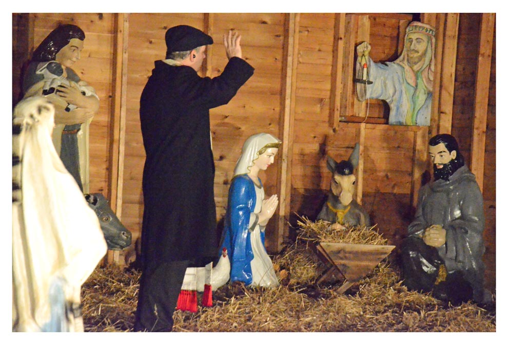 70th annual Lehnertz Avenue drivethru Christmas display in Aurora