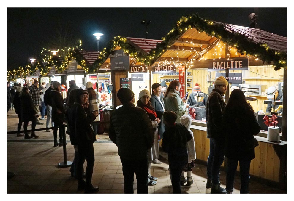 Aurora Christkindlmarket, silhouettes, lights The Voice